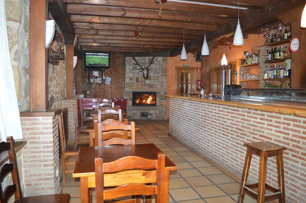 Hostal Revinuesa Exteriér fotografie