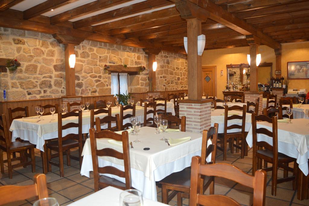 Hostal Revinuesa Exteriér fotografie