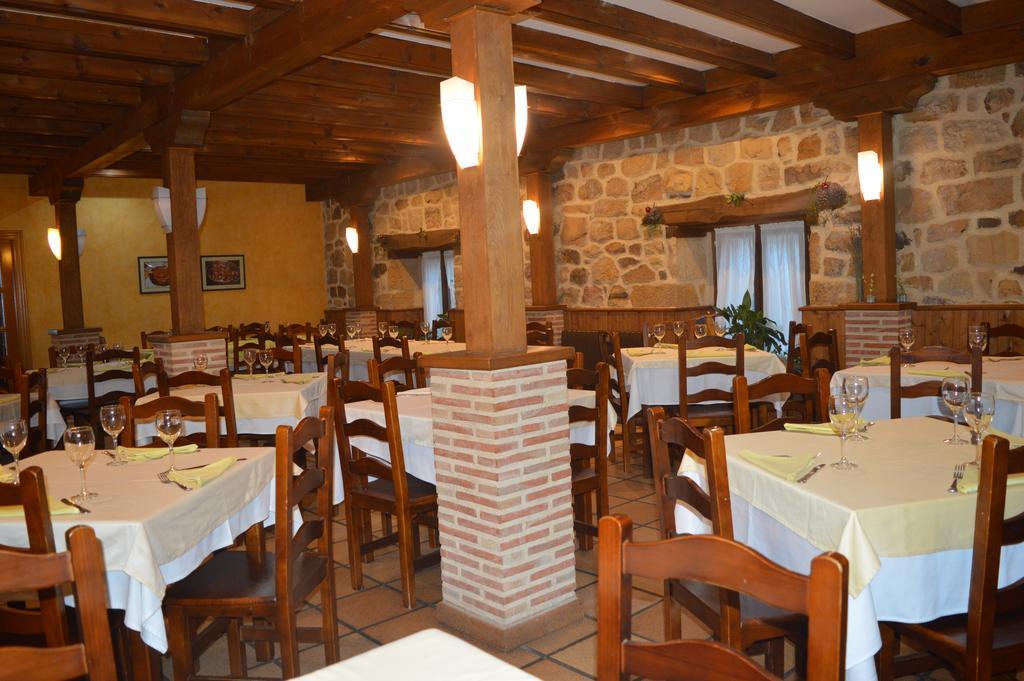 Hostal Revinuesa Exteriér fotografie