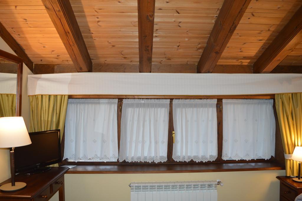 Hostal Revinuesa Exteriér fotografie