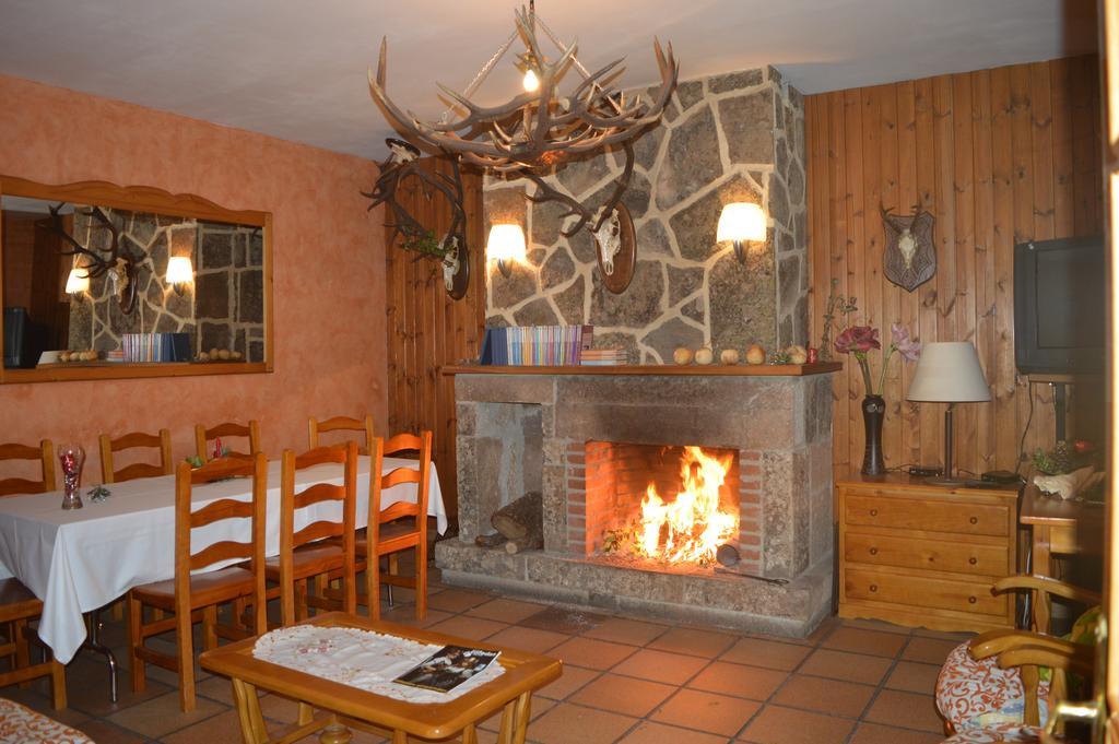 Hostal Revinuesa Exteriér fotografie